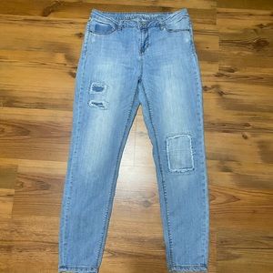 Vanilla Star Lightly Distressed Mid Rise Skinny Jeans women’s size 13